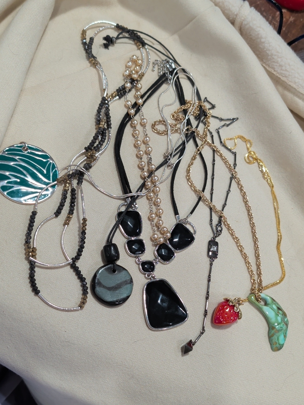 Mixed Women’s Pendant Necklace Set in Black, Gold and Green